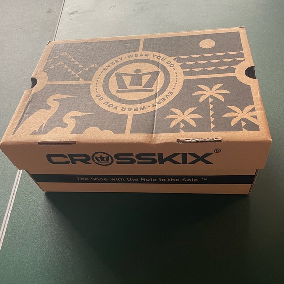 Crosskix shoes - torquoise size 3 -NWT still in original box - Picture 2 of 7